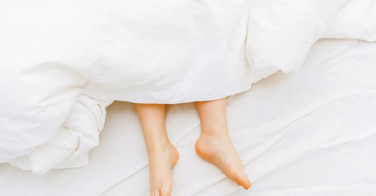 exercices de relaxation avant le coucher pour favoriser un sommeil paisible et réparateur.