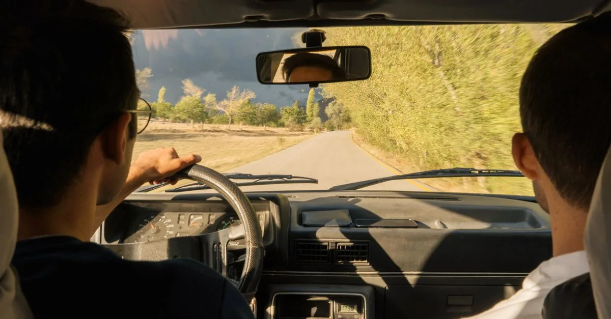 découvrez comment surmonter la peur d'être passager en voiture grâce à des conseils pratiques et des techniques apaisantes pour un voyage serein.