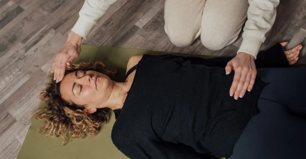 découvrez la sophrologie, une méthode de relaxation et de développement personnel alliant respiration, mouvements doux et visualisation pour mieux gérer le stress et améliorer votre bien-être.