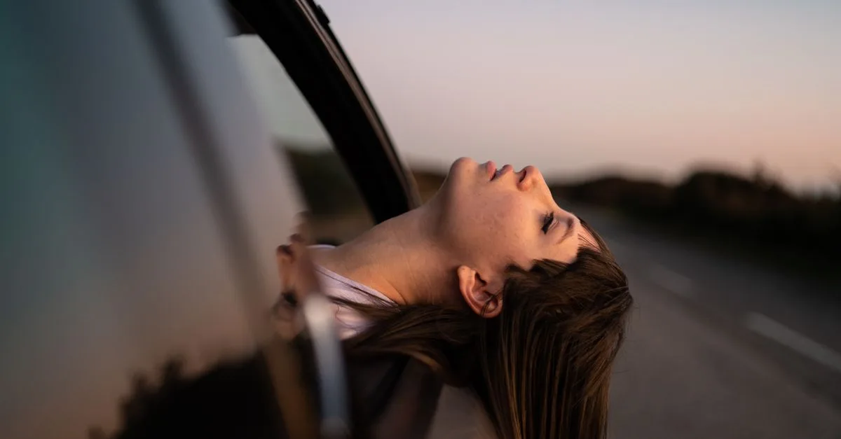 découvrez comment gérer une crise d'angoisse au volant et retrouver le calme pour conduire en toute sécurité.