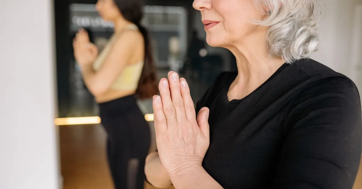 découvrez les bienfaits de la sophrologie pour les personnes âgées : amélioration du bien-être, gestion du stress, meilleure qualité de sommeil et renforcement de la sérénité au quotidien.