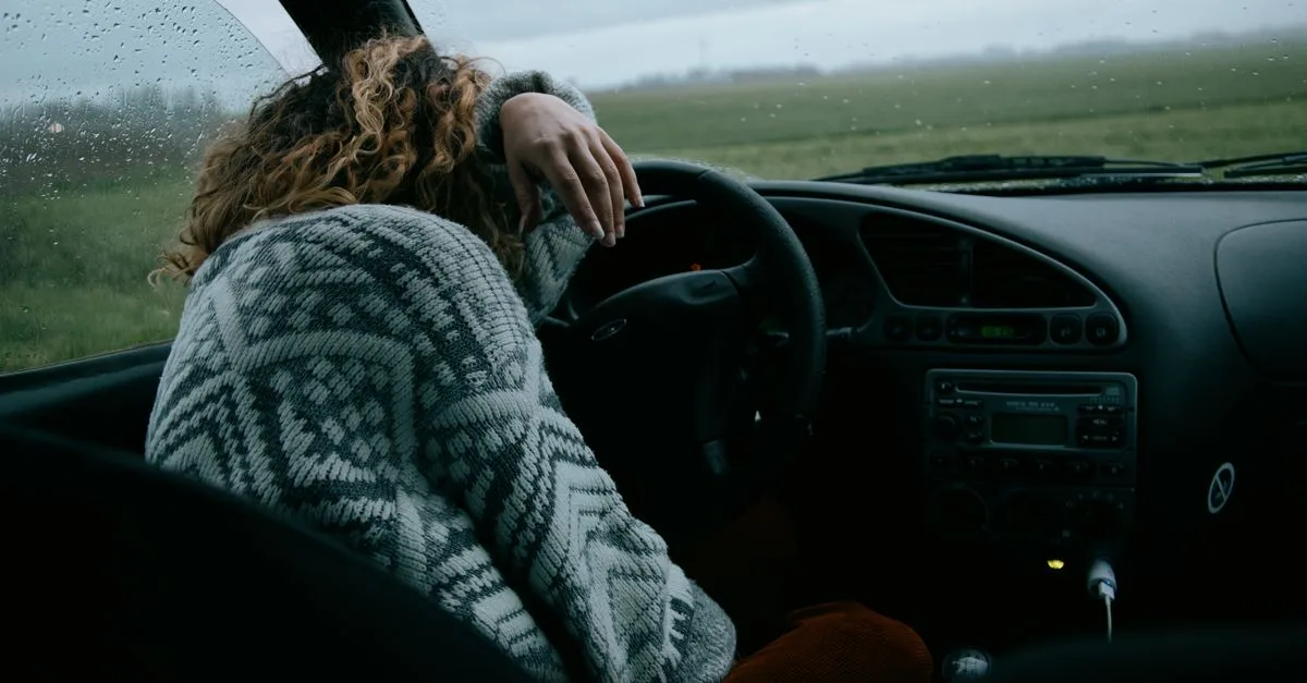 découvrez des conseils pratiques pour surmonter l'anxiété au volant et retrouver confiance en conduisant en toute sérénité.