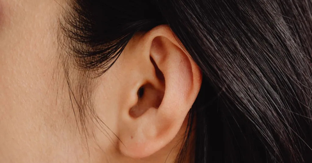 découvrez tout ce qu'il faut savoir sur les acouphènes : causes, symptômes et solutions pour mieux vivre avec ce trouble auditif.