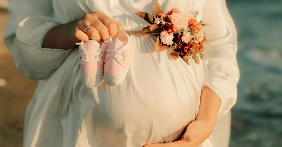 préparation à l'accouchement par hypnose : techniques et conseils pour vivre une naissance sereine et naturelle grâce à la relaxation et la maîtrise du stress.